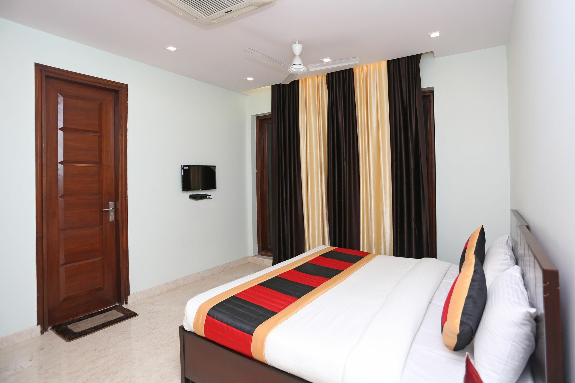 Hotel Oyo 9664 Sector 48 Gurgaon Exterior foto